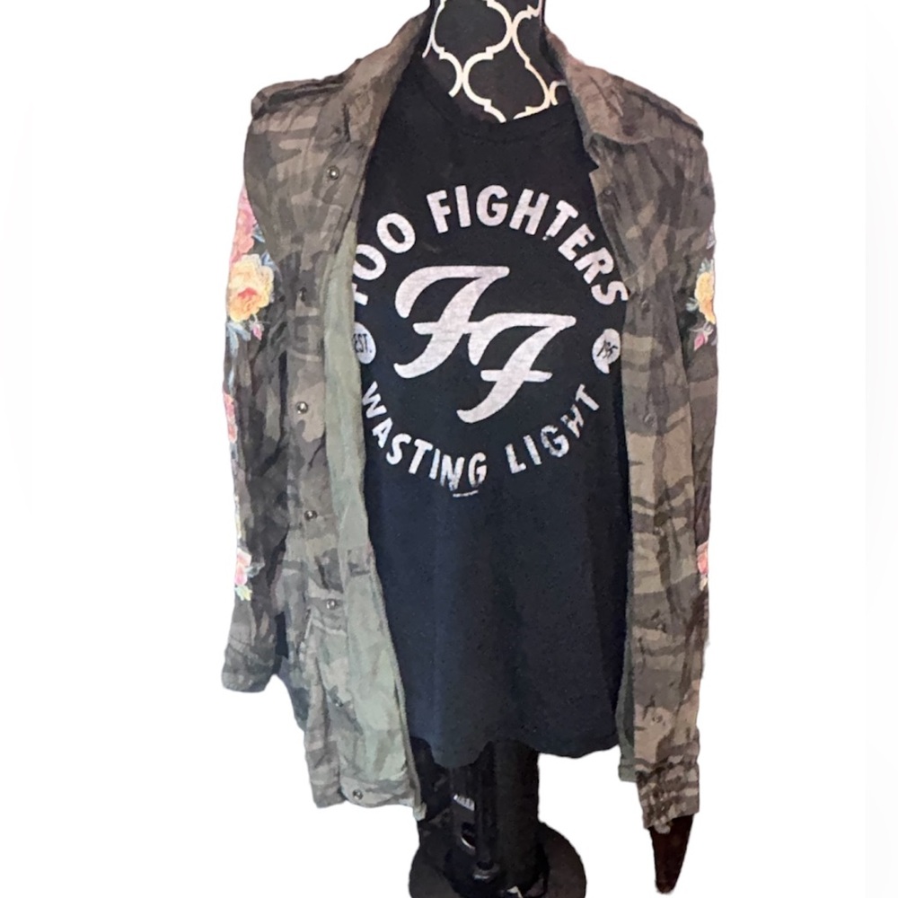 Foo Fighters T Shirt Dave Grohl 2011 Tour Wasting Light Concert T- Shirt - Picture 2 of 16
